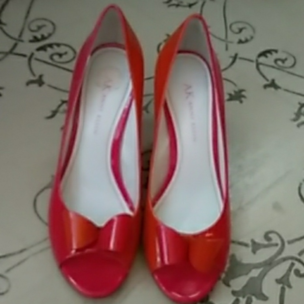 Anne Klein orange patent leather pumps